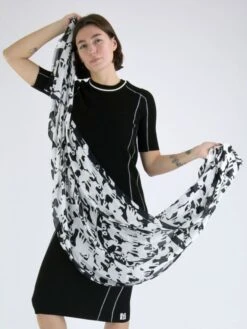 Marc Cain WC B4.07 Z15 Schals 190 -Modebe Kleidung Geschäft marc cain schal wc b4 07 z15 2