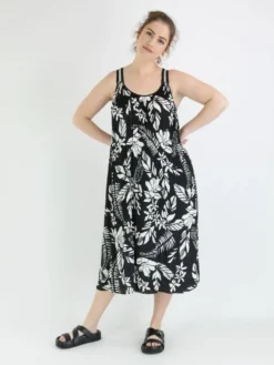 Marc Cain WS 21.08 W22 Kleider 910 -Modebe Kleidung Geschäft marc cain sports kleid ws 21 08 w22 4