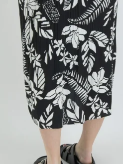 Marc Cain WS 21.08 W22 Kleider 910 -Modebe Kleidung Geschäft marc cain sports kleid ws 21 08 w22 8