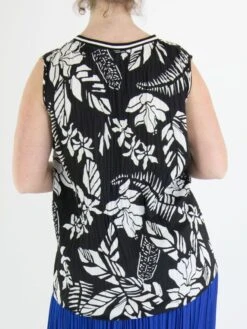 Marc Cain WS 61.01 W22 Tops 910 -Modebe Kleidung Geschäft marc cain sports top ws 61 01 w22 3