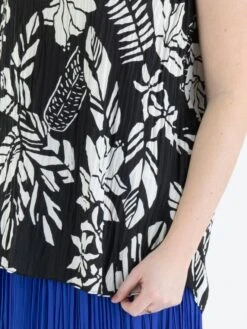 Marc Cain WS 61.01 W22 Tops 910 -Modebe Kleidung Geschäft marc cain sports top ws 61 01 w22 7