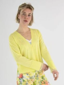 Marc Cain WC 39.10 M73 Strickwesten 420 -Modebe Kleidung Geschäft marc cain strickweste wc 39 10 m73 4